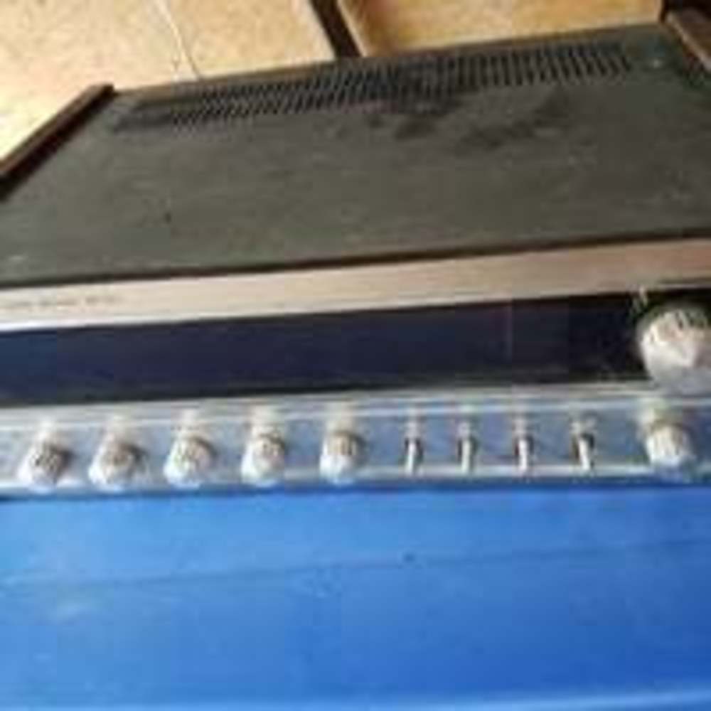 Hitachi vintage radio